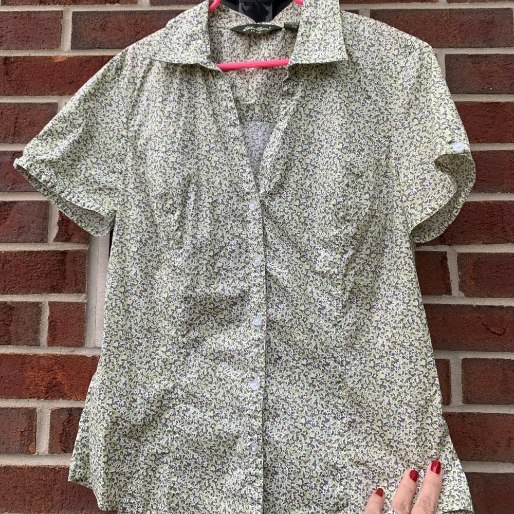 Eddie Bauer Women’s XS Floral pleated button-down Blouse